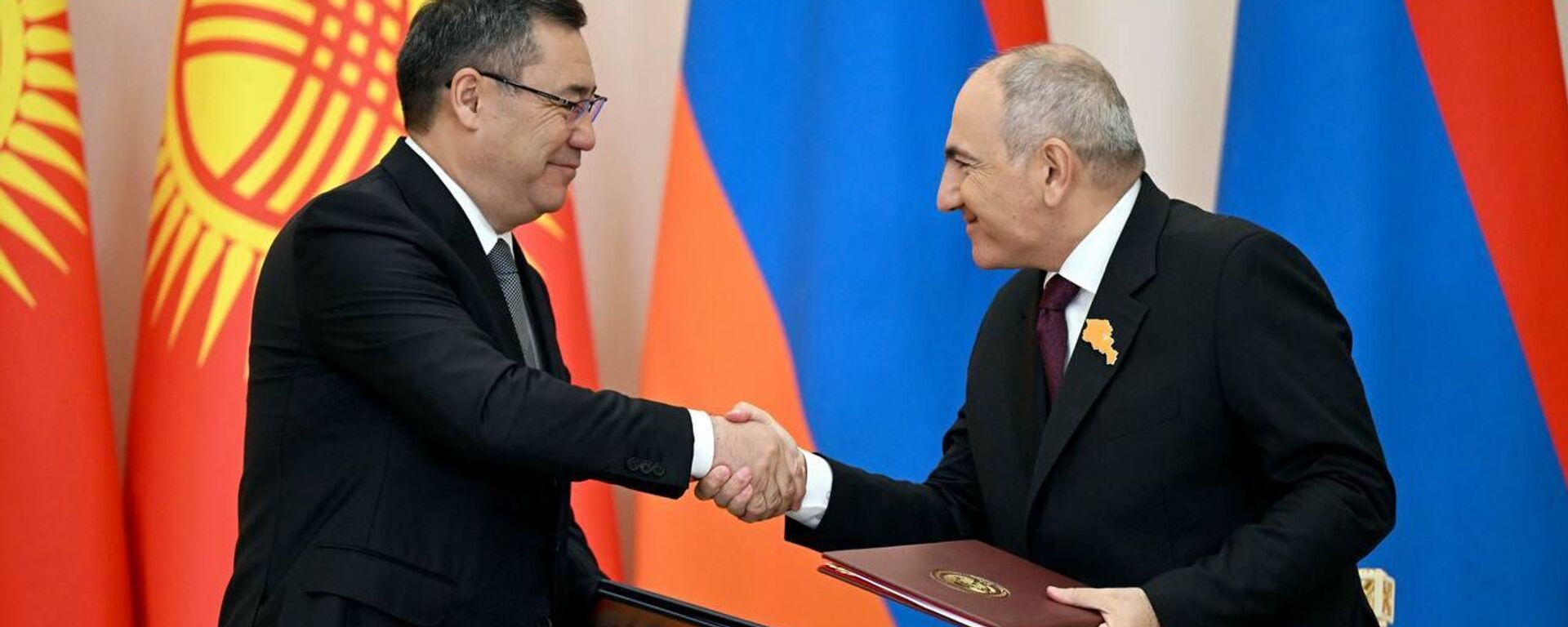 Официальный визит Садыра Жапарова в Армению - Sputnik Кыргызстан, 1920, 17.10.2026