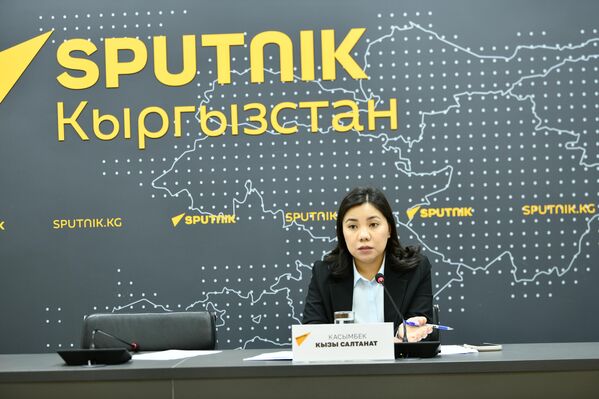 Заведующая сектором развития интеграции управления координации ЕАЭС Министерства экономики и коммерции КР Касымбек кызы Салтанат  - Sputnik Кыргызстан