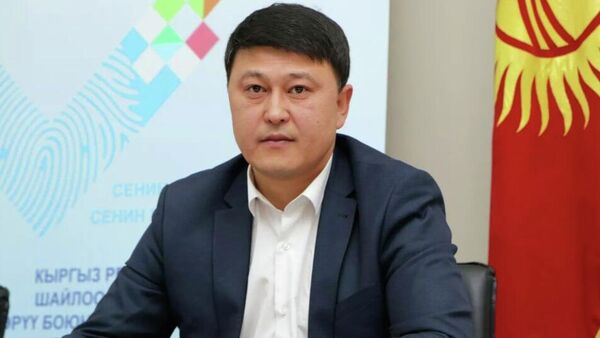 Азамат Эсенбеков обратился в ЦИК с заявлением о выдвижении кандидатуры на пост президента КР - Sputnik Кыргызстан