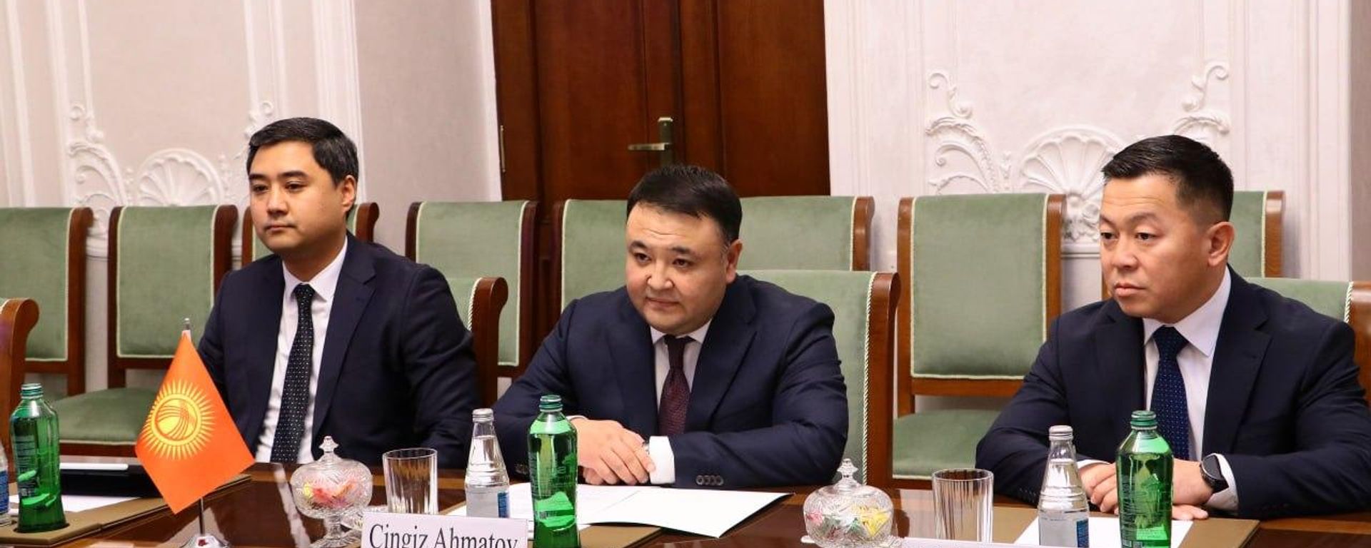 Встреча первого заместителя генпрокурора Кыргызстана Чингиза Ахматова с генпрокурором Азербайджана Камраном Алиевым - Sputnik Кыргызстан, 1920, 28.10.2026
