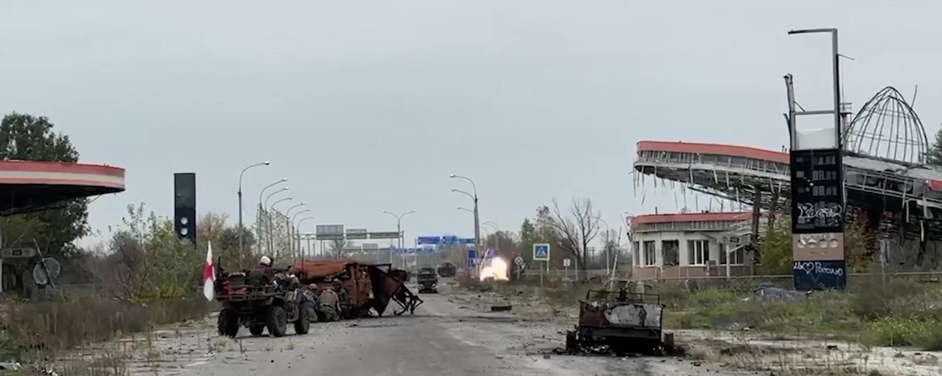 Российские саперы проводят разминирование в районе города Алешки Херсонской области - Sputnik Кыргызстан, 1920, 29.10.2026