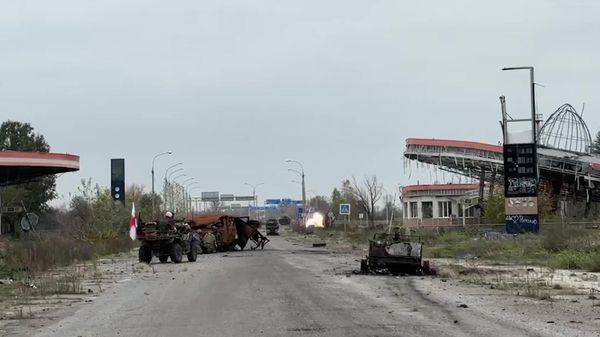 Российские саперы проводят разминирование в районе города Алешки Херсонской области - Sputnik Кыргызстан