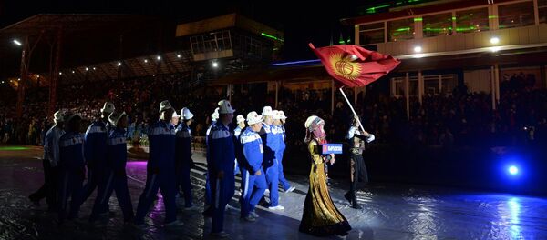 Президент выразил благодарность волонтерам Всемирных игр кочевников Президент выразил благодарность волонтерам Всемирных игр кочевников - Sputnik Кыргызстан