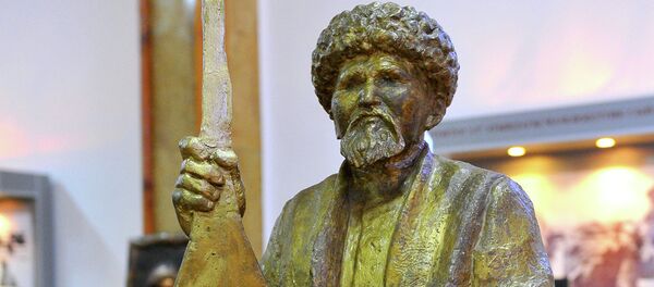 Токтогул Сатылгановдун 150 жылдыгына орнотулган айкели. Архив - Sputnik Кыргызстан