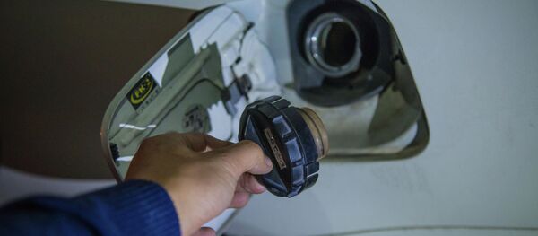 Бензин в Кыргызстане Бензин в Кыргызстане - Sputnik Кыргызстан