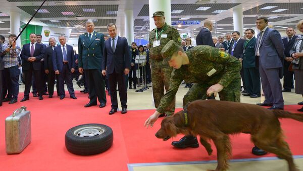Д.Медведев посетил международную выставку Таможенная служба – 2014 - Sputnik Кыргызстан