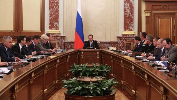 Архив: Медведев министрлер кабинетинин жыйынын өткөзүп жатат. - Sputnik Кыргызстан