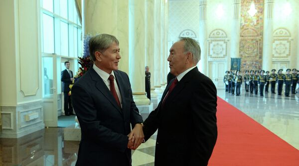 Алмазбек Атамбаев жана Нурсултан Назарбаев. Архив - Sputnik Кыргызстан