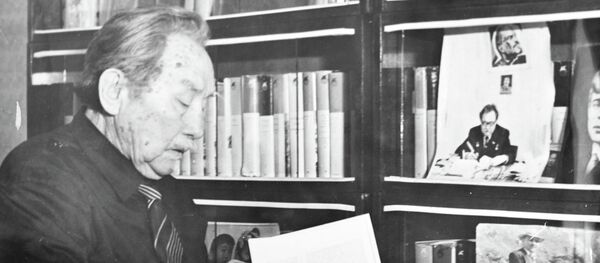 Акын, жазуучу Аалы Токомбаев. Архив - Sputnik Кыргызстан