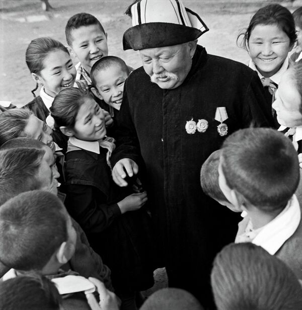 Народный артист Киргизской ССР Саякбай Каралаев - Sputnik Кыргызстан