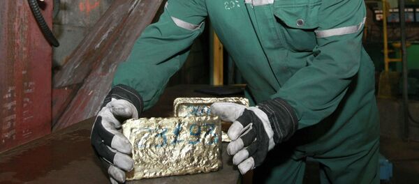 Кумтөр компаниясынын кызматкери. Архив - Sputnik Кыргызстан