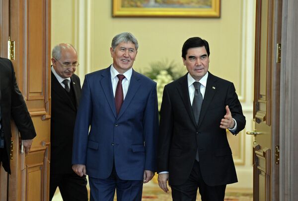 Алмазбек Атамбаев Гурбангулы Бердымухамедов менен жолукту - Sputnik Кыргызстан