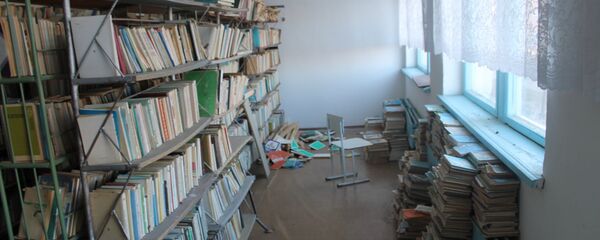 Жер титирөөдөн 3 мектептин дубалынан жарака кетип, сабак токтоду Жер титирөөдөн 3 мектептин дубалынан жарака кетип, сабак токтоду - Sputnik Кыргызстан