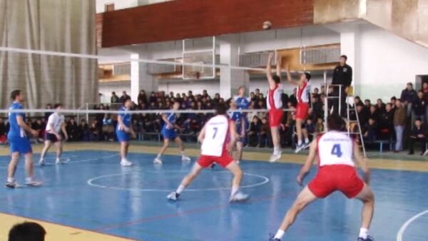 В Бишкеке проходит турнир по волейболу памяти Суйменкула Чокморова - Sputnik Кыргызстан