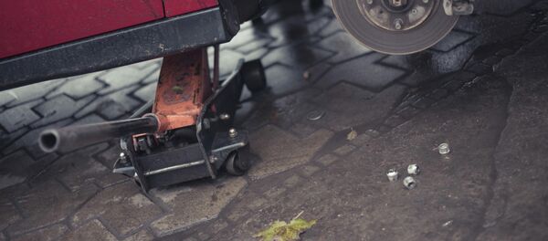 В Бишкеке водители автомобилей переобувают своих железных коней - Sputnik Кыргызстан