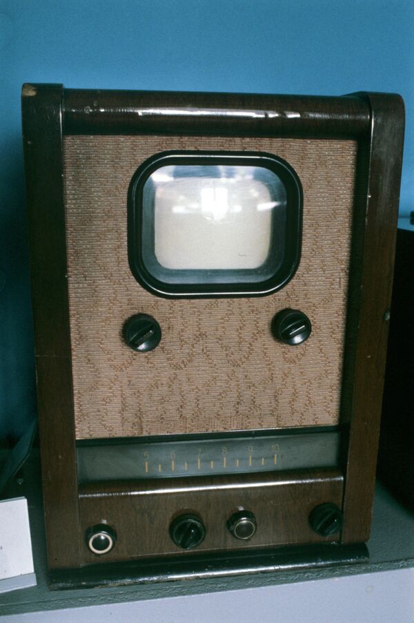 Телевизор Москвич, 1947 год Телевизор Москвич, 1947 год - Sputnik Кыргызстан