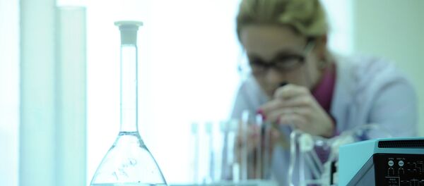 Ученый в лаборатории. Архивное фото - Sputnik Кыргызстан