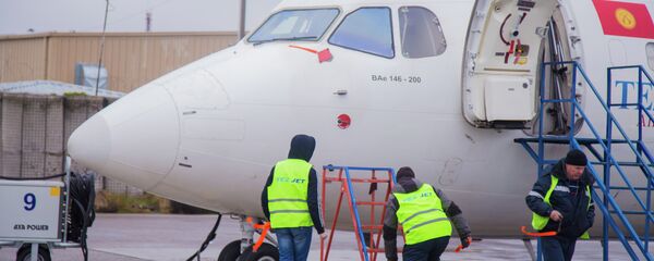 Самолет на взлетной полосе аэропорта Манас - Sputnik Кыргызстан