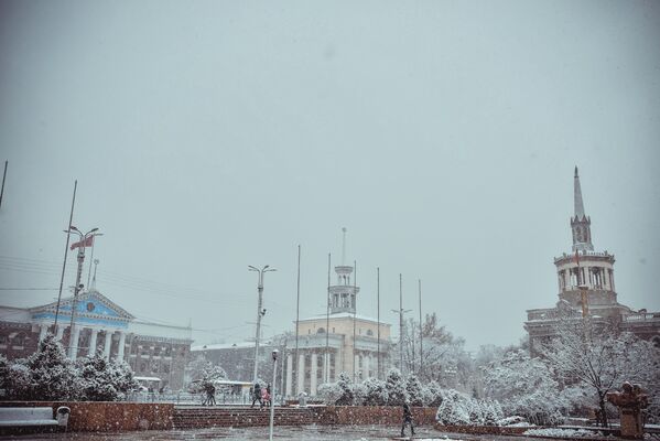 Первые картинки настоящей зимы в Бишкеке - Sputnik Кыргызстан