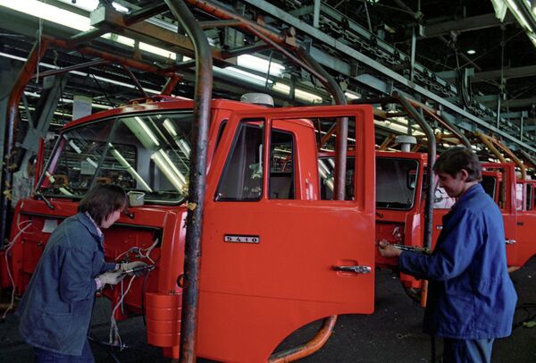 На главном конвейере Камского автомобильного завода - Sputnik Кыргызстан