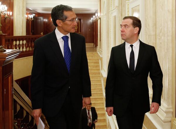 Архив: Медведев менен Оторбаевдин 2014 жылдын арелиндеги жолугуусу. - Sputnik Кыргызстан
