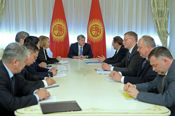 Президент Алмазбек Атамбаев принял представителей Евразийской экономической комиссии - Sputnik Кыргызстан