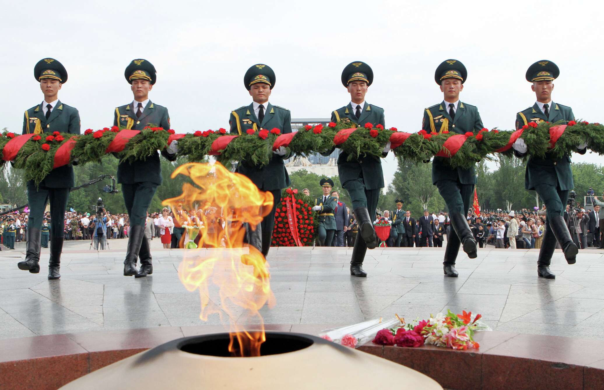 9 мая какие праздники кроме дня победы. Празднование 9 мая картинки. Традиции 9 мая. Традиции празднования 9 мая. Отмечаем день Победы.