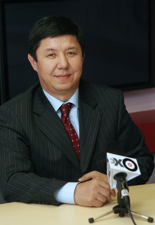 Актёрлук айлыгы менен бир туугандарын кийинткен. Темир Сариев тууралуу 9 факты - Sputnik Кыргызстан