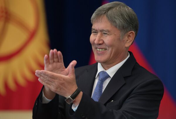 Архив: Алмазбек Атамбаев во время пресс-конференции по итогам российско-киргизских переговоров - Sputnik Кыргызстан