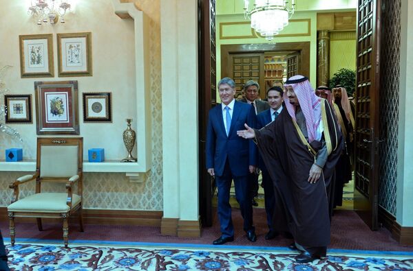 Алмазбек Атамбаев встретился с Наследным Принцем Саудовской Аравии Салманом бин Абдель Азиз Аль Саудом - Sputnik Кыргызстан