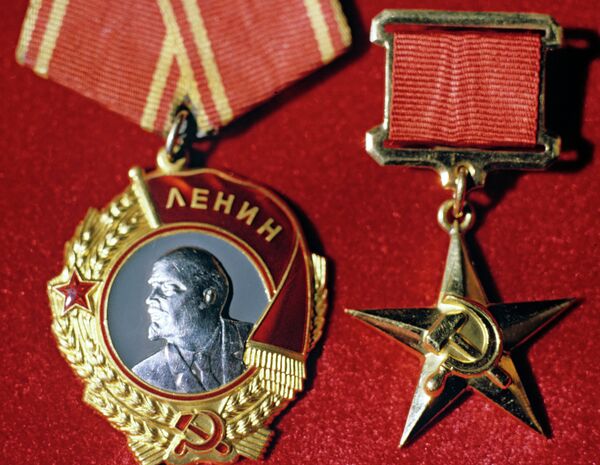 Архив: орден Ленина и золотая медаль Серп и Молот - Sputnik Кыргызстан