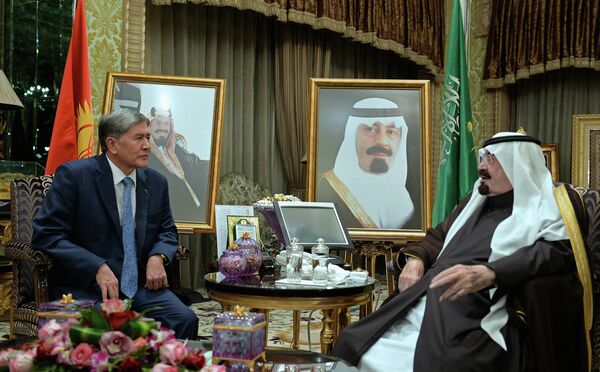 Атамбаев Сауд Аравиясынын Королу Абдалла бин Абдель Азиз Аль Сауд менен жолукту - Sputnik Кыргызстан