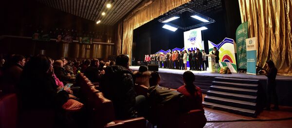 Сахнадагы КВН оюнчулары. Архив Сахнадагы КВН оюнчулары. Архив - Sputnik Кыргызстан