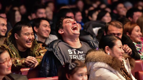 Зал оглушал нескончаемый смех зрителей - Sputnik Кыргызстан