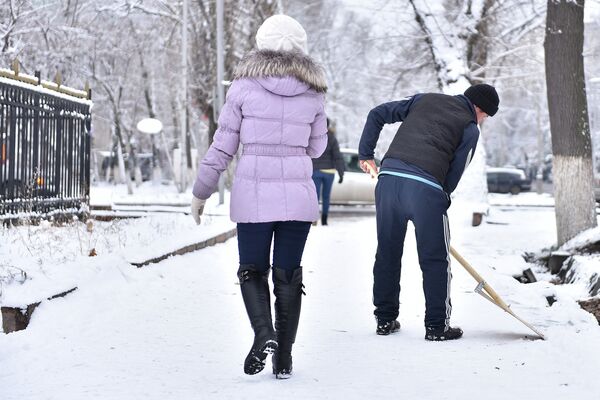 Архив: снегопад в Бишкеке - Sputnik Кыргызстан