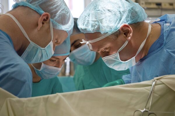 Во время хирургической операции. Архивное фото - Sputnik Кыргызстан