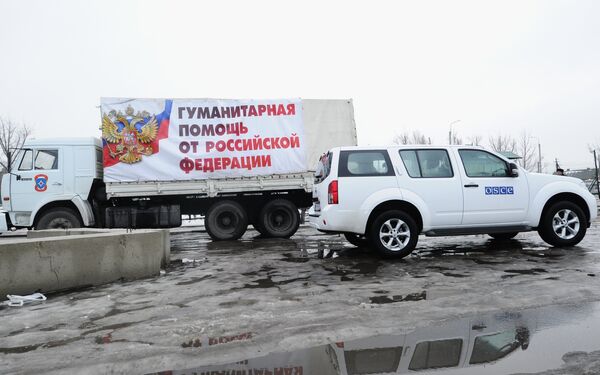 Девятый российский гуманитарный конвой для Донбасса прибыл на КПП Донецк - Sputnik Кыргызстан