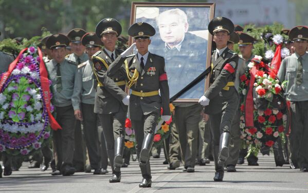 Похороны Чингиза Айтматова - Sputnik Кыргызстан