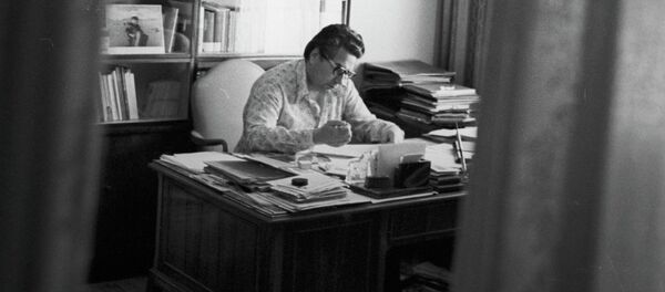 Бишкектеги Тынчтык проспектисине Чыңгыз Айтматовдун ысымы берилет - Sputnik Кыргызстан