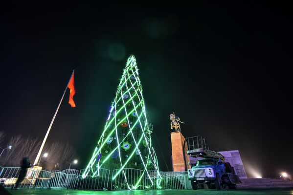 Подготовка Бишкека к Новому году - Sputnik Кыргызстан