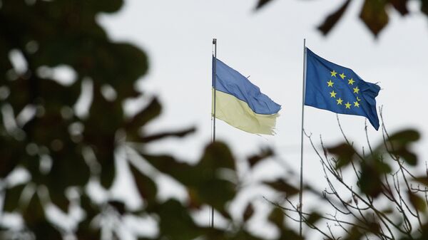 Флаг Украины и Евросоюза. Архивное фото - Sputnik Кыргызстан