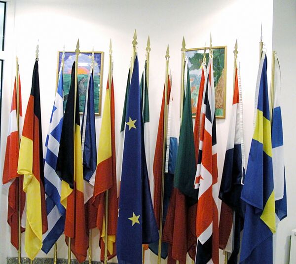 Флаги стран-участниц 9-го саммита Россия-ЕС в Москве - Sputnik Кыргызстан