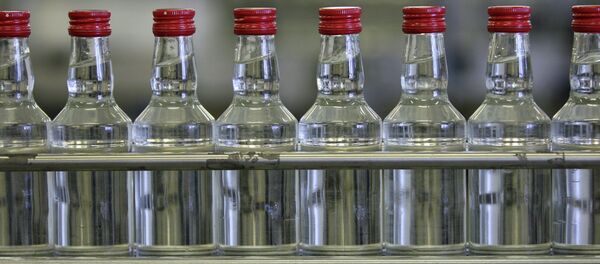 Бутылки с водкой. Архивное фото - Sputnik Кыргызстан