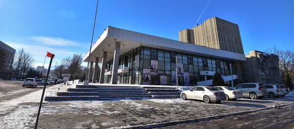 Токтоболот Абдымомунов атындагы Улуттук академиялык драма театры. Токтоболот Абдымомунов атындагы Улуттук академиялык драма театры. - Sputnik Кыргызстан
