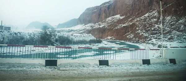 Верхне-Нарынский каскад ГЭС строится на русле реки Нарын Верхне-Нарынский каскад ГЭС строится на русле реки Нарын - Sputnik Кыргызстан