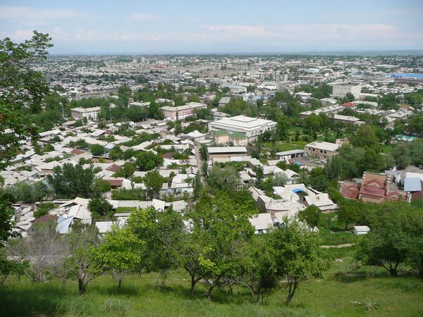 Вид на город Ош с вершины горы Сулайман Тоо. Архивное фото - Sputnik Кыргызстан