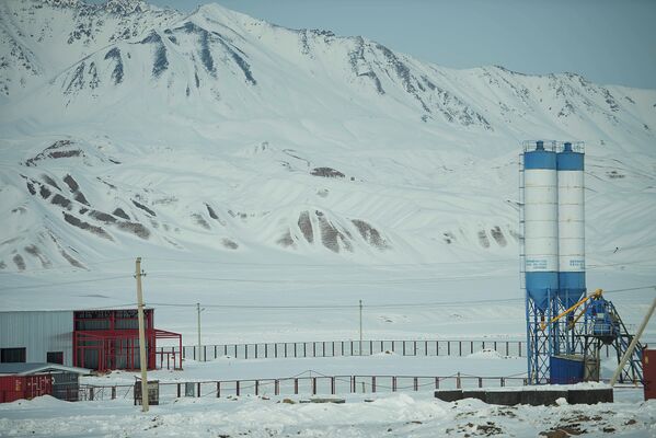 В поселке уже построены все необходимые коммуникации для жизни, такие как питьевой водозабор и очистные сооружения. - Sputnik Кыргызстан