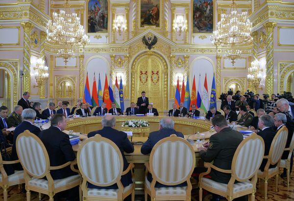 В.Путин принял участие в заседании Совета коллективной безопасности ОДКБ и заседании Высшего Евразийского экономического совета - Sputnik Кыргызстан