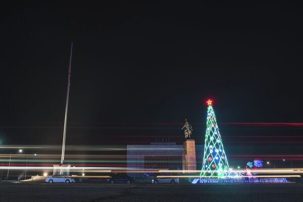 Главная елка Бишкека в прошлом году. Архивное фото - Sputnik Кыргызстан