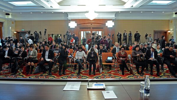 Архив: Журналисты кыргызских СМИ на итоговой пресс-конференции президента Алмазбек Атамбаева - Sputnik Кыргызстан